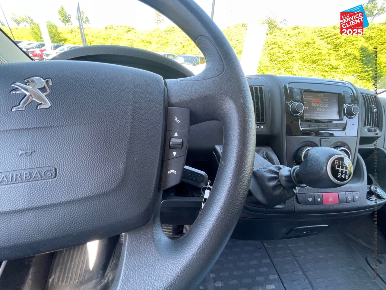 Véhicule d'occasion PEUGEOT BOXER FG 335 L2H2 2.2 BLUEHDI SS 120CH PREMIUM chez Renault Montbéliard