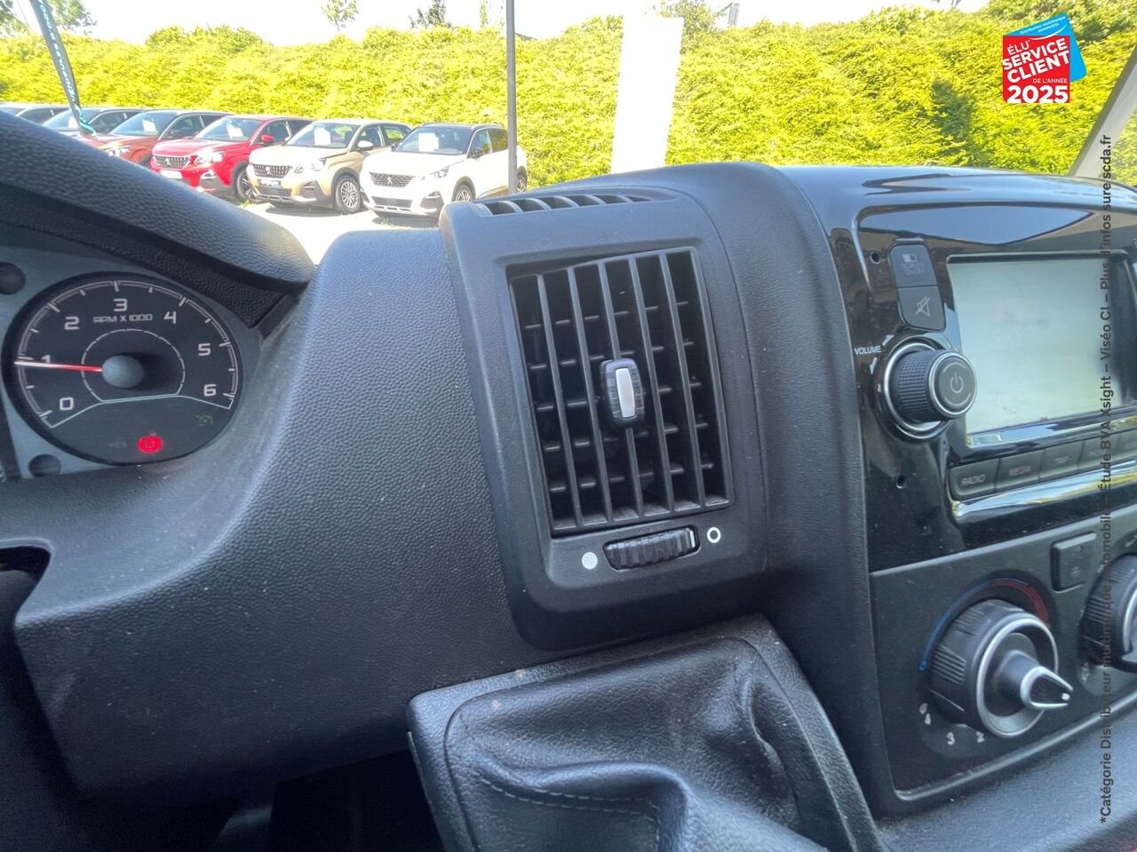 Véhicule d'occasion PEUGEOT BOXER FG 335 L2H2 2.2 BLUEHDI SS 120CH PREMIUM chez Renault Montbéliard