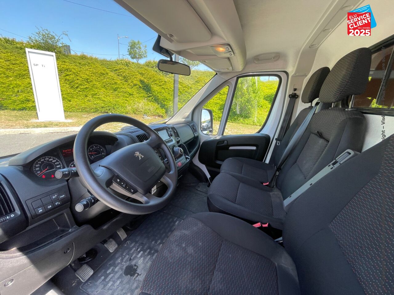 Véhicule d'occasion PEUGEOT BOXER FG 335 L2H2 2.2 BLUEHDI SS 120CH PREMIUM chez Renault Montbéliard