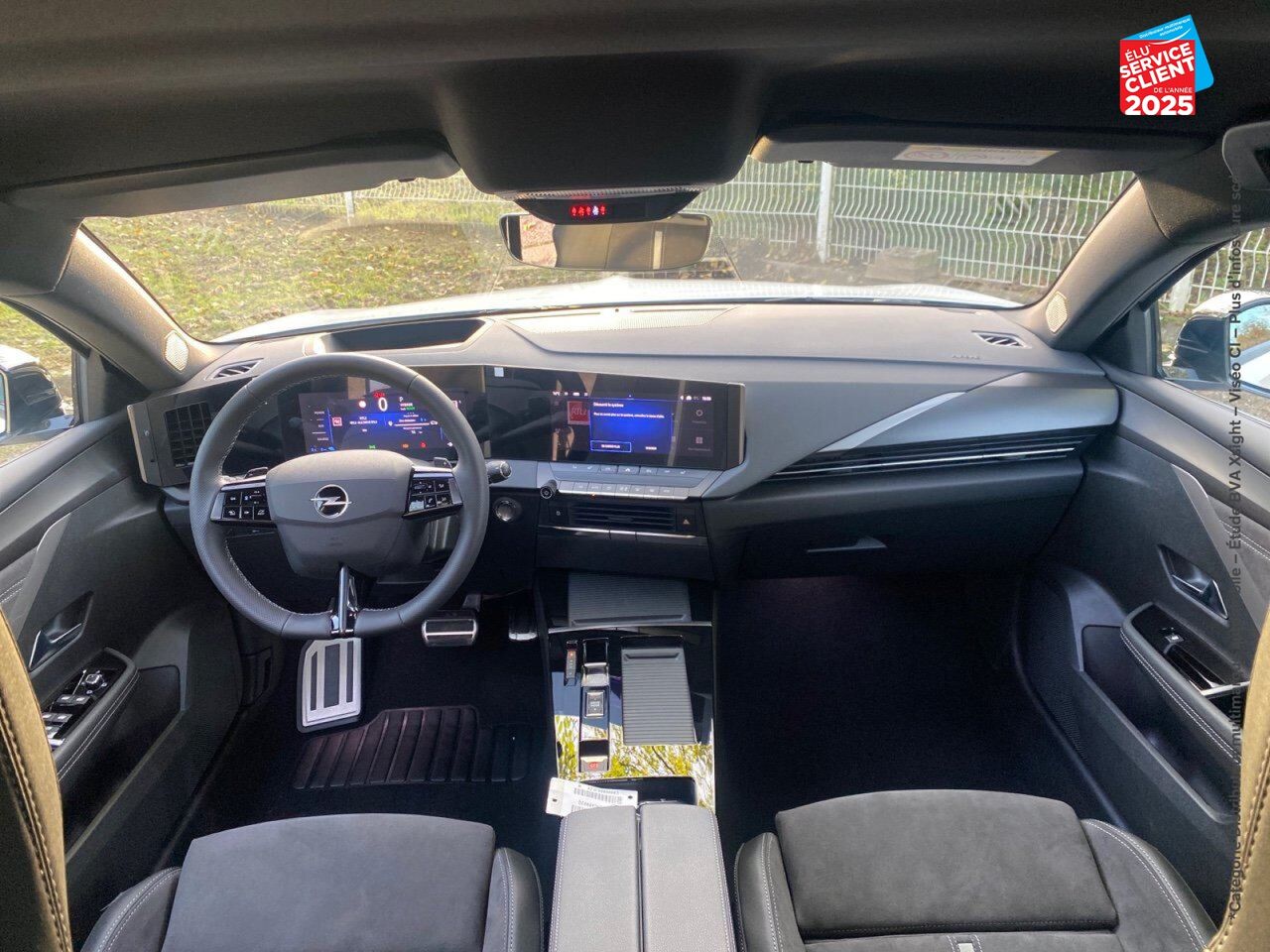 Véhicule d'occasion OPEL ASTRA 1.6 TURBO 225CH HYBRID GSE BVA8 chez Peugeot Reims
