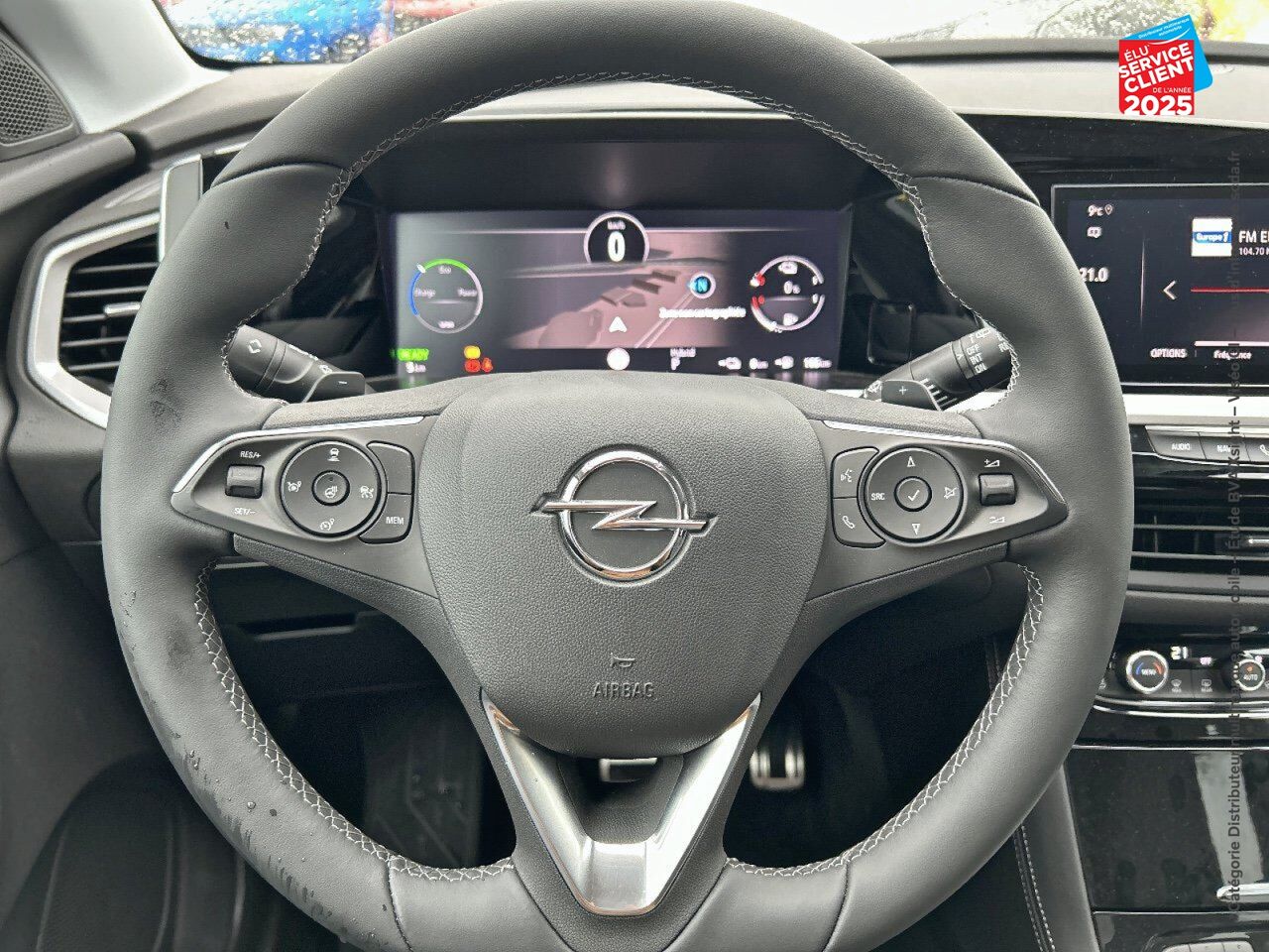 Véhicule d'occasion OPEL GRANDLAND 1.6 TURBO 225CH HYBRIDE ELEGANCE BUSINESS MY23 chez Opel Besançon