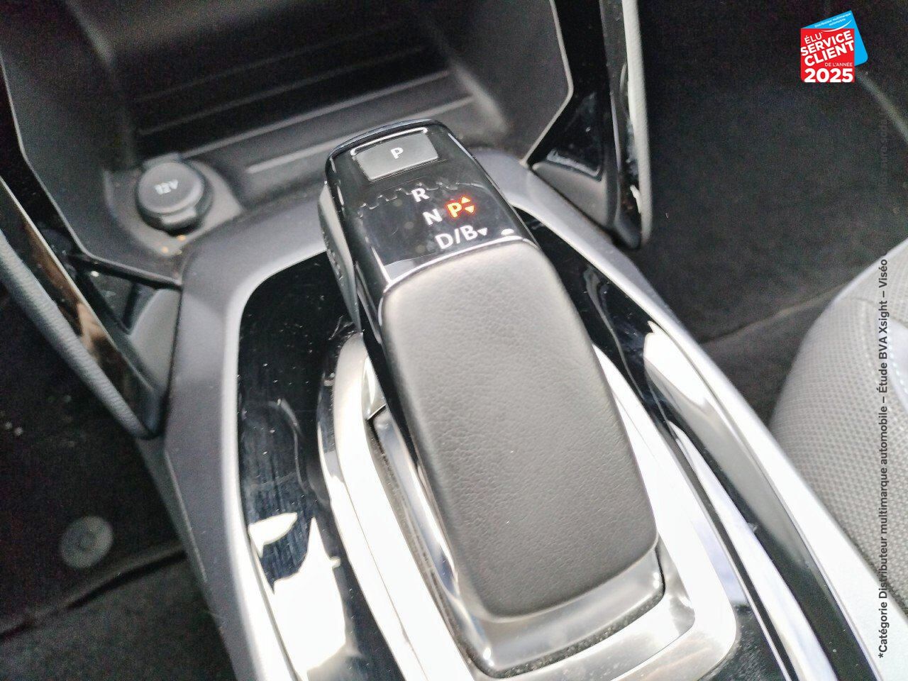 Véhicule d'occasion PEUGEOT 2008 E-2008 136 CH ALLURE GPS I-COCKPIT 3D SIEGES CHAUFFANTS chez Renault Saint-Louis