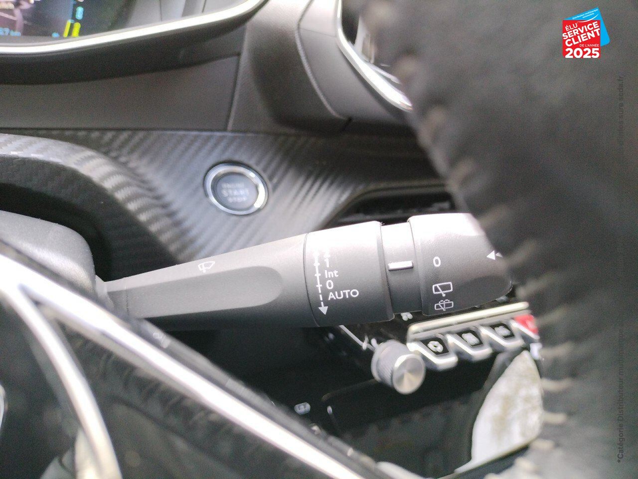 Véhicule d'occasion PEUGEOT 2008 E-2008 136 CH ALLURE GPS I-COCKPIT 3D SIEGES CHAUFFANTS chez Renault Saint-Louis