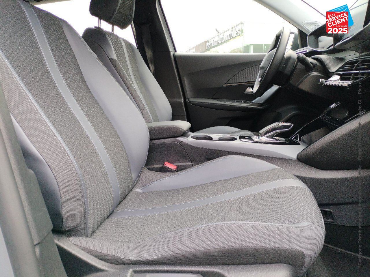Véhicule d'occasion PEUGEOT 2008 E-2008 136 CH ALLURE GPS I-COCKPIT 3D SIEGES CHAUFFANTS chez Renault Saint-Louis
