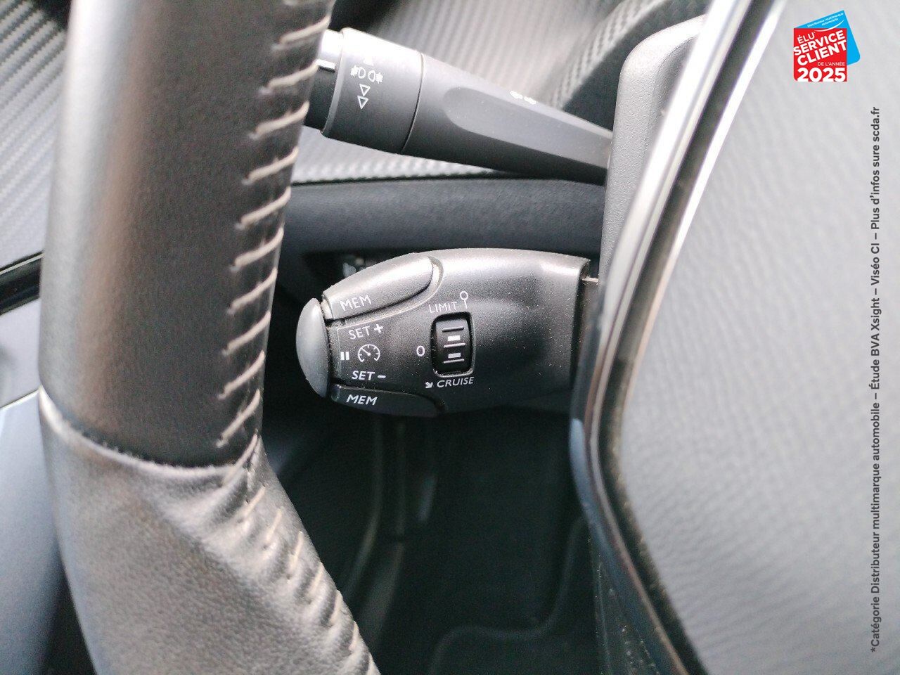 Véhicule d'occasion PEUGEOT 2008 E-2008 136 CH ALLURE GPS I-COCKPIT 3D SIEGES CHAUFFANTS chez Renault Saint-Louis