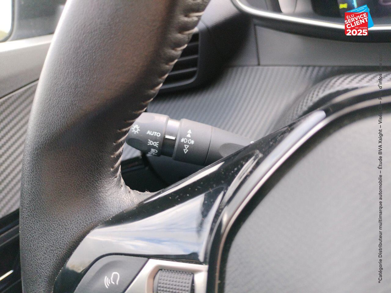 Véhicule d'occasion PEUGEOT 2008 E-2008 136 CH ALLURE GPS I-COCKPIT 3D SIEGES CHAUFFANTS chez Renault Saint-Louis
