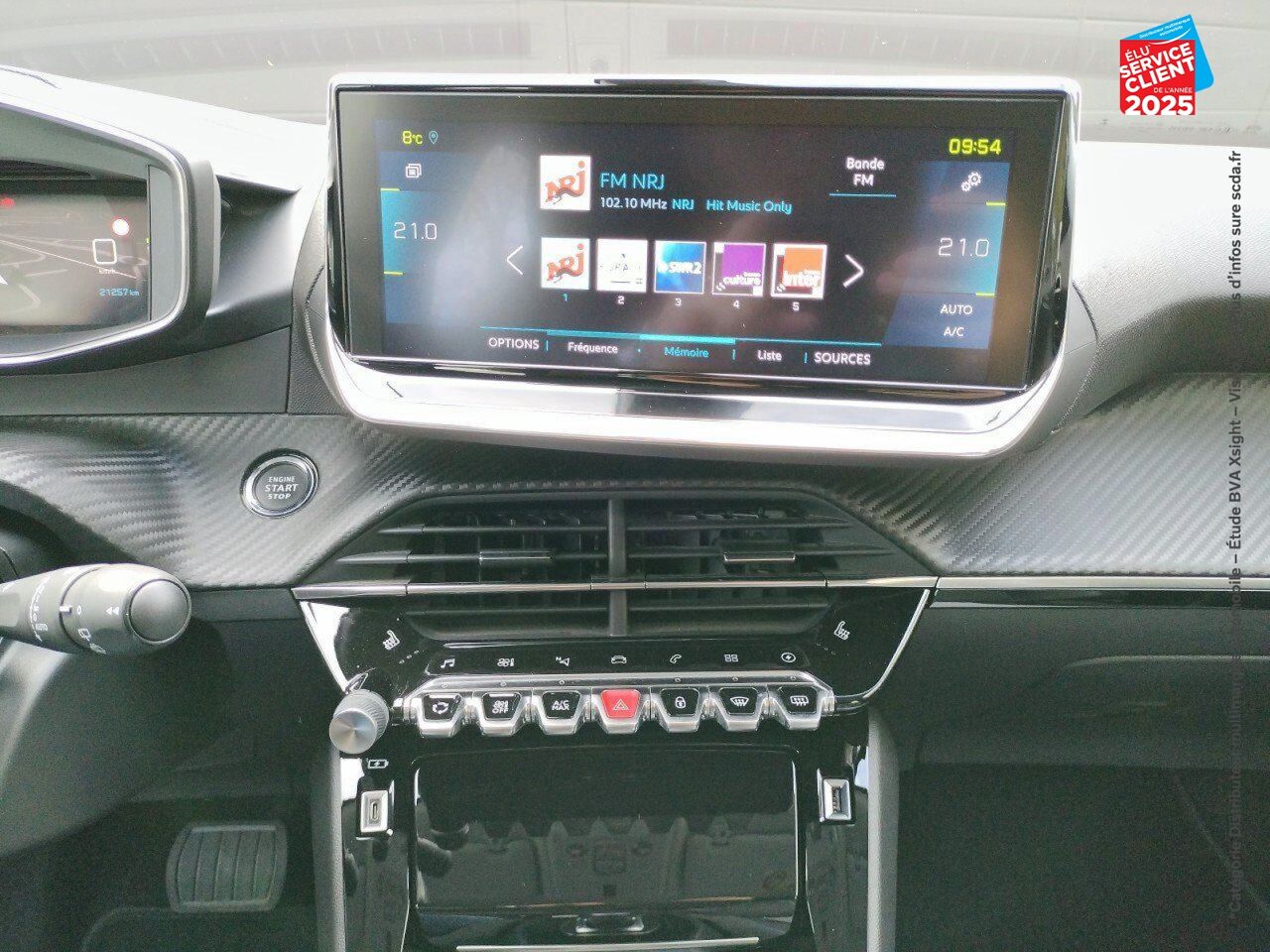 Véhicule d'occasion PEUGEOT 2008 E-2008 136 CH ALLURE GPS I-COCKPIT 3D SIEGES CHAUFFANTS chez Renault Saint-Louis