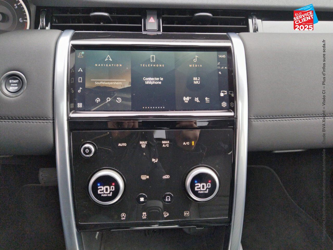 Véhicule d'occasion LAND-ROVER DISCOVERY SPORT P300E SE AWD BVA chez Land Rover Strasbourg