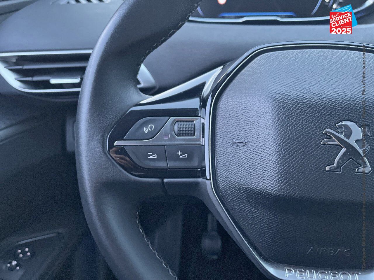 Véhicule d'occasion PEUGEOT 3008 1.2 PURETECH 130CH ALLURE SS chez Le Veodrome