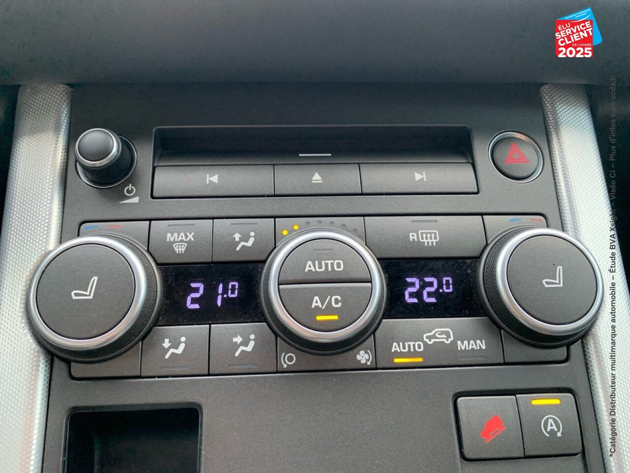 Véhicule d'occasion LAND-ROVER RANGE EVOQUE CAB 2.0 TD4 180 SE DYNAMIC BVA MARK III CUIR SIEGE CHAUF CAMERA GPS chez Volvo Epernay