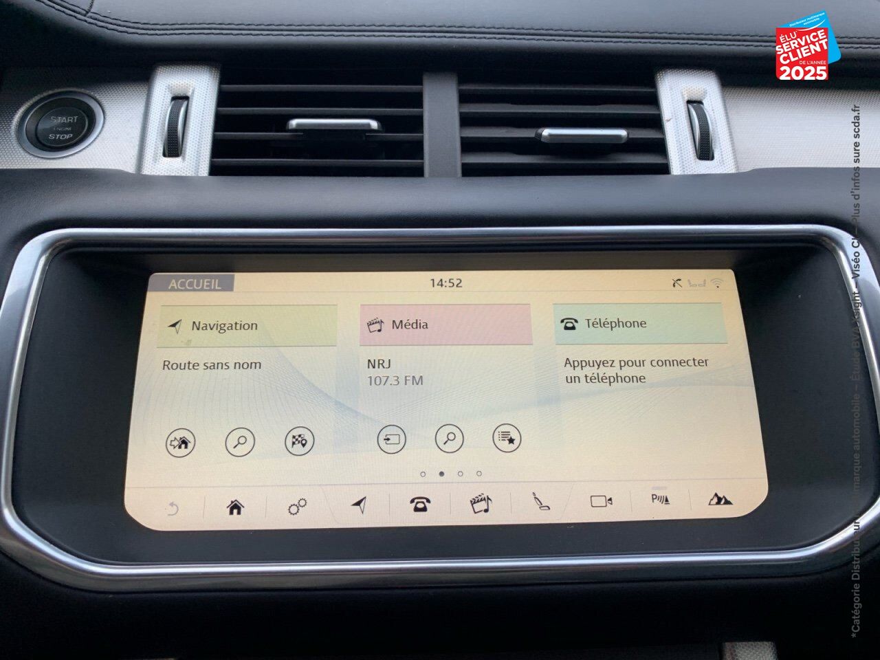 Véhicule d'occasion LAND-ROVER RANGE EVOQUE CAB 2.0 TD4 180 SE DYNAMIC BVA MARK III CUIR SIEGE CHAUF CAMERA GPS chez Volvo Epernay