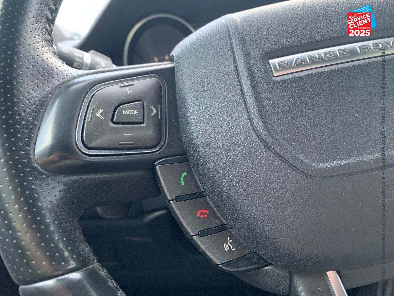 Véhicule d'occasion LAND-ROVER RANGE EVOQUE CAB 2.0 TD4 180 SE DYNAMIC BVA MARK III CUIR SIEGE CHAUF CAMERA GPS chez Volvo Epernay