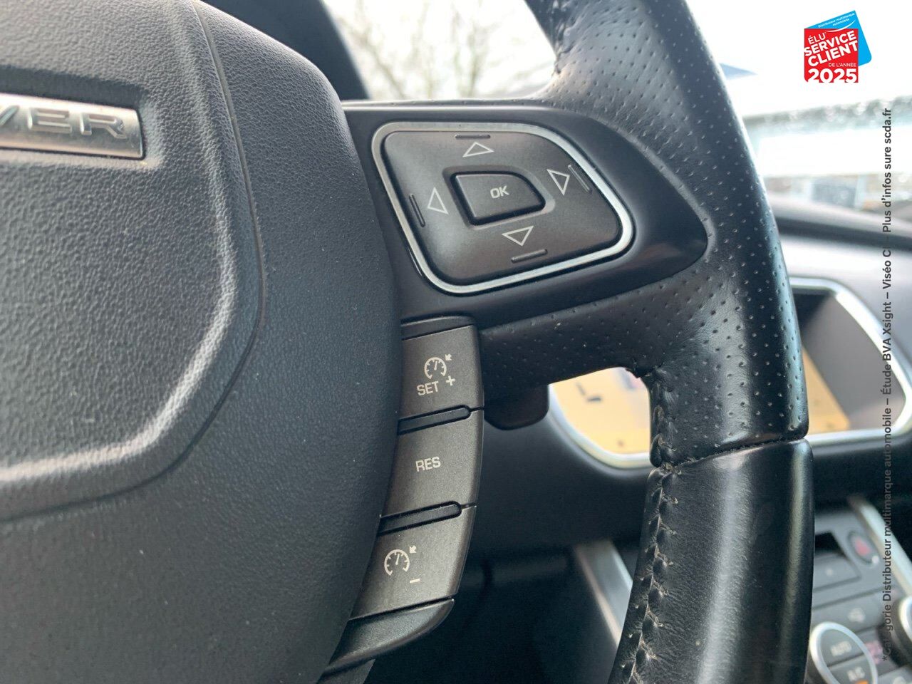 Véhicule d'occasion LAND-ROVER RANGE EVOQUE CAB 2.0 TD4 180 SE DYNAMIC BVA MARK III CUIR SIEGE CHAUF CAMERA GPS chez Volvo Epernay