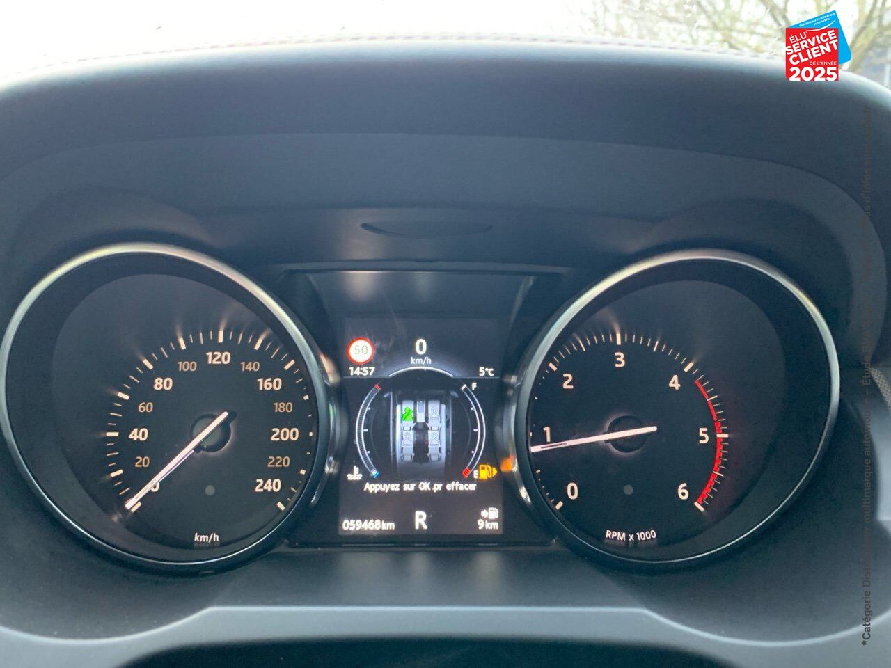 Véhicule d'occasion LAND-ROVER RANGE EVOQUE CAB 2.0 TD4 180 SE DYNAMIC BVA MARK III CUIR SIEGE CHAUF CAMERA GPS chez Volvo Epernay
