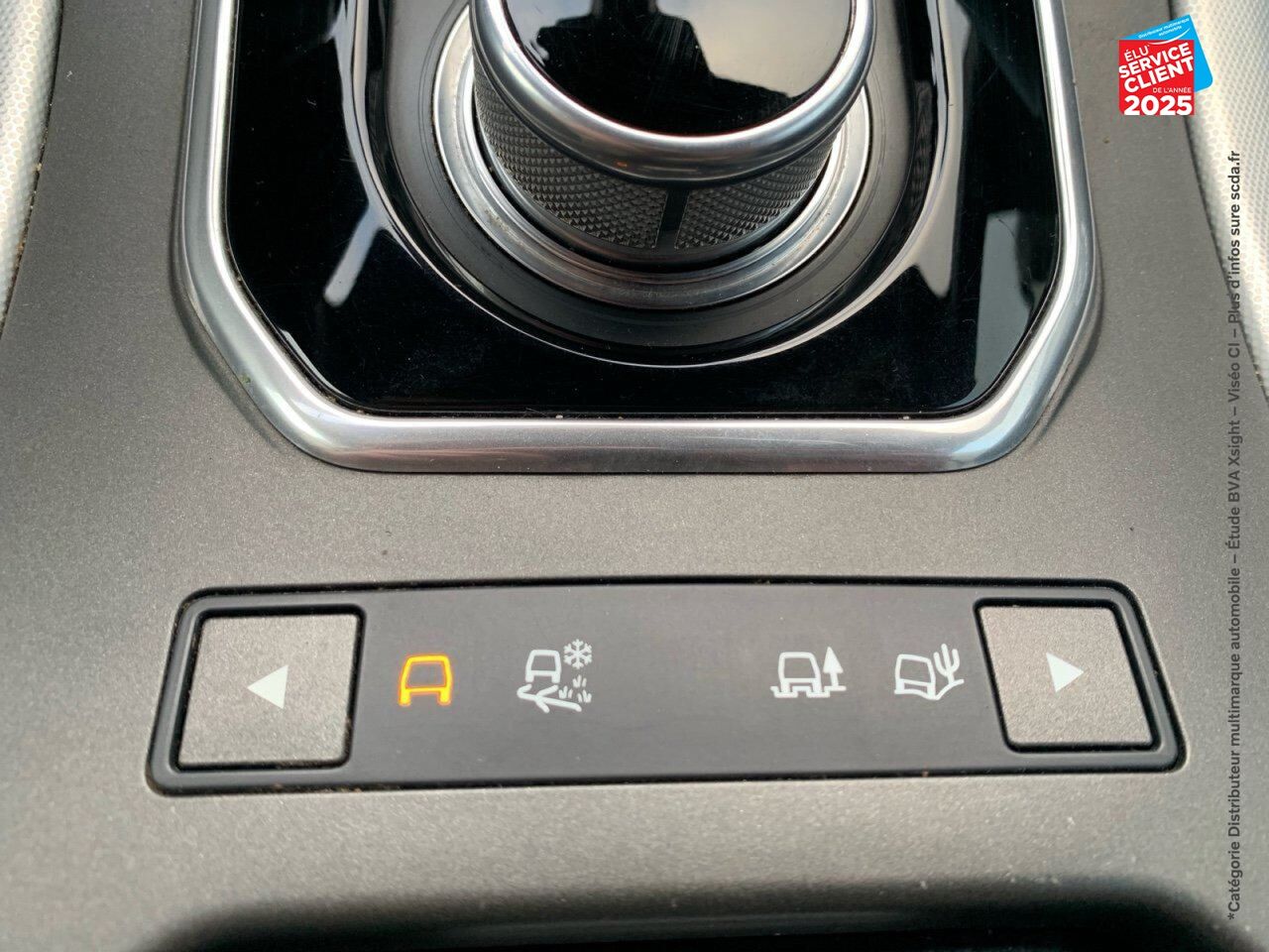 Véhicule d'occasion LAND-ROVER RANGE EVOQUE CAB 2.0 TD4 180 SE DYNAMIC BVA MARK III CUIR SIEGE CHAUF CAMERA GPS chez Volvo Epernay