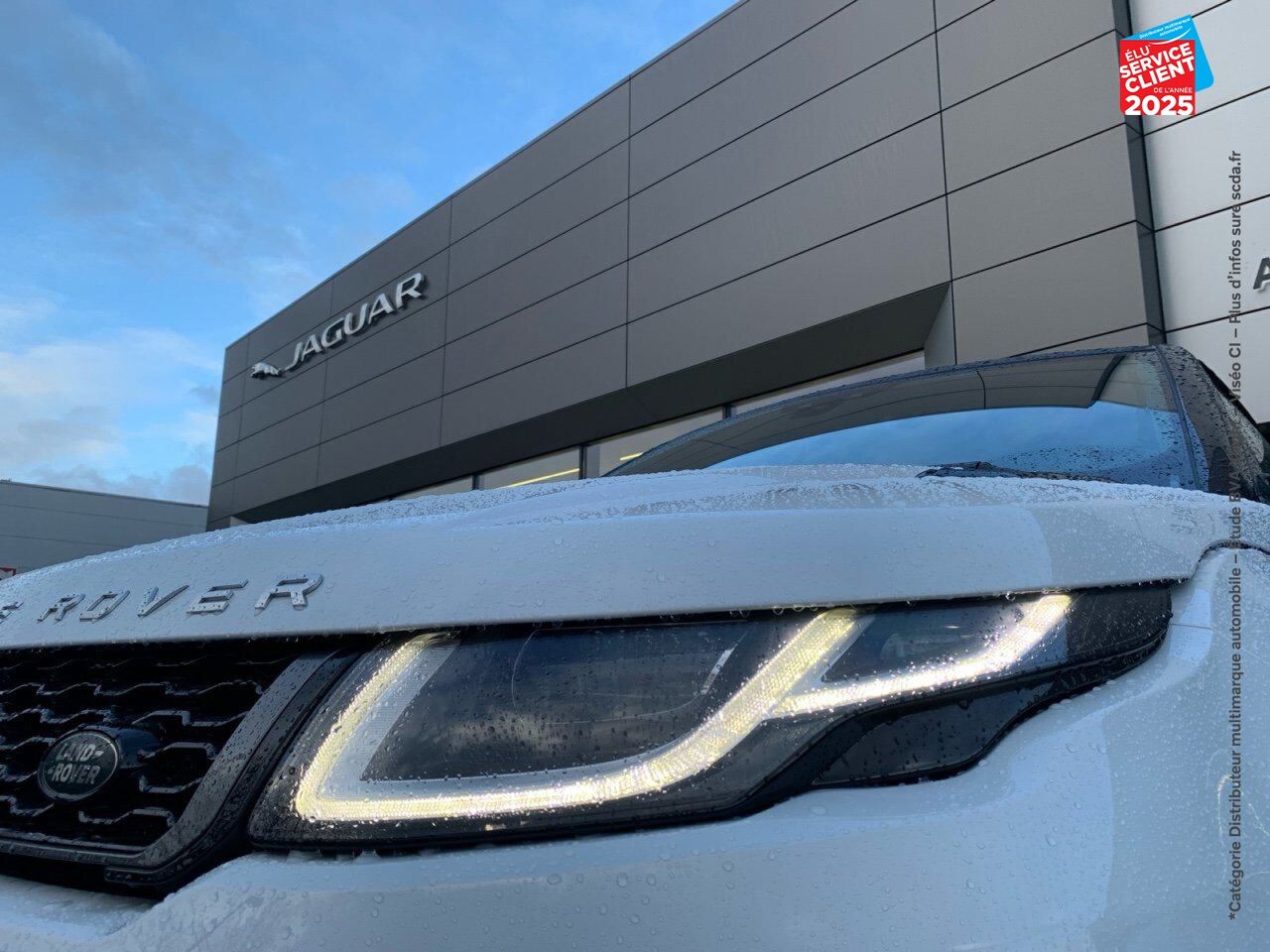Véhicule d'occasion LAND-ROVER RANGE EVOQUE CAB 2.0 TD4 180 SE DYNAMIC BVA MARK III CUIR SIEGE CHAUF CAMERA GPS chez Volvo Epernay