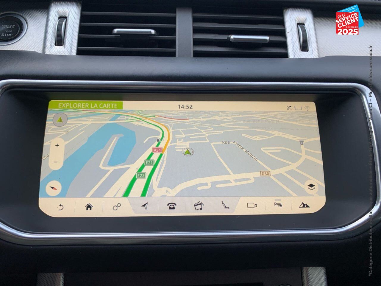 Véhicule d'occasion LAND-ROVER RANGE EVOQUE CAB 2.0 TD4 180 SE DYNAMIC BVA MARK III CUIR SIEGE CHAUF CAMERA GPS chez Volvo Epernay