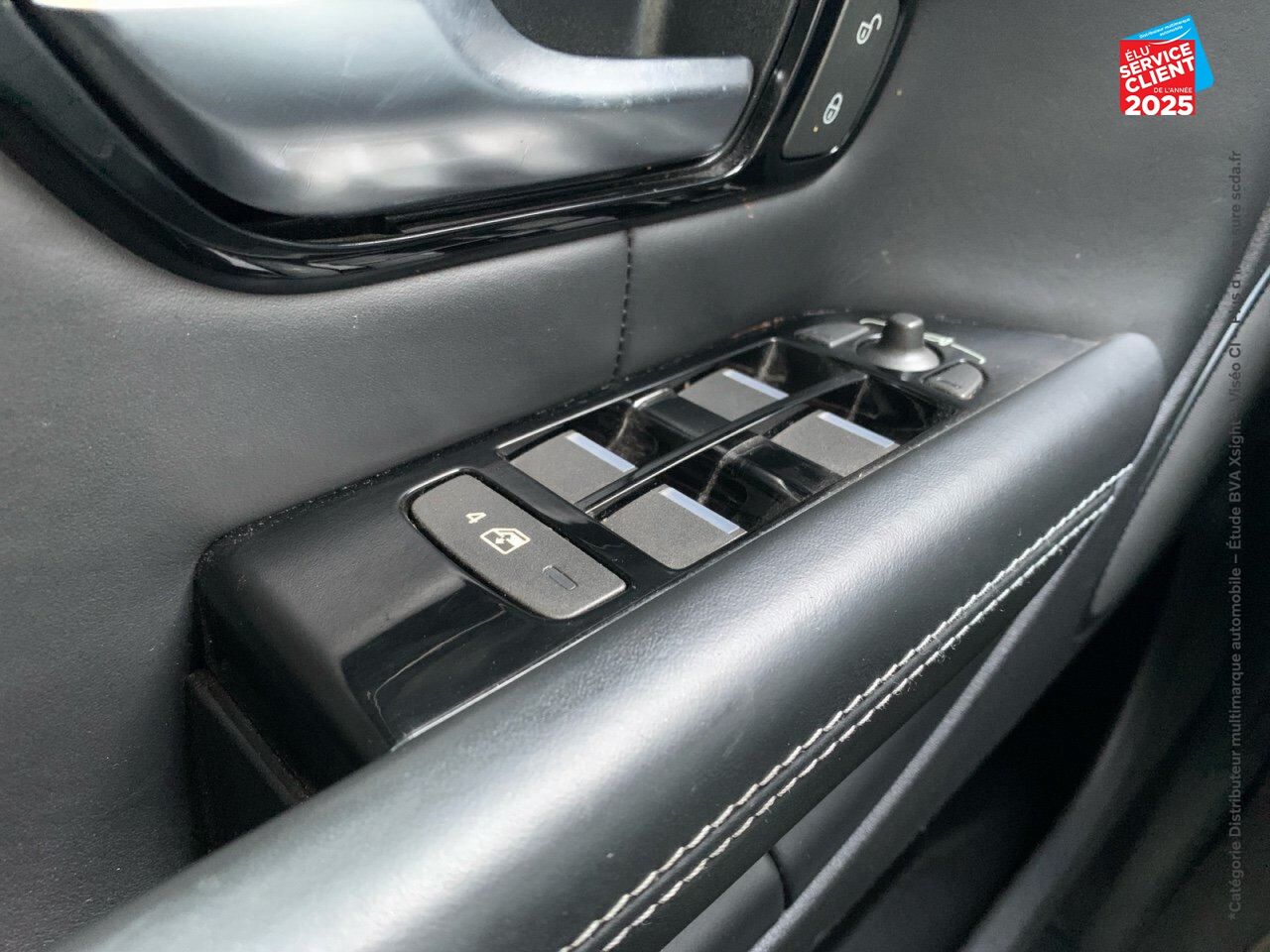 Véhicule d'occasion LAND-ROVER RANGE EVOQUE CAB 2.0 TD4 180 SE DYNAMIC BVA MARK III CUIR SIEGE CHAUF CAMERA GPS chez Volvo Epernay