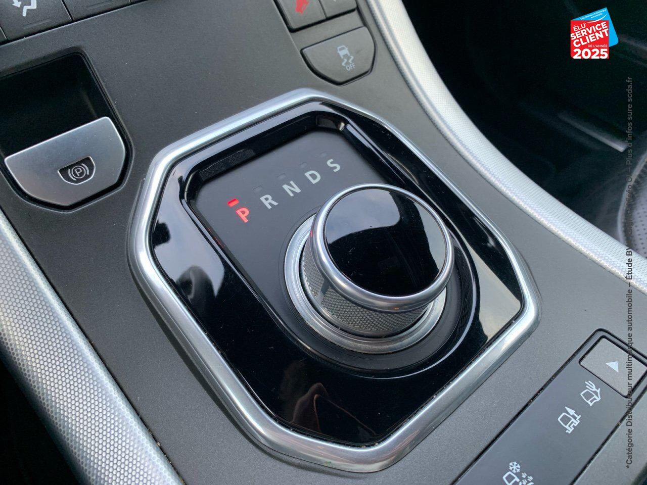 Véhicule d'occasion LAND-ROVER RANGE EVOQUE CAB 2.0 TD4 180 SE DYNAMIC BVA MARK III CUIR SIEGE CHAUF CAMERA GPS chez Volvo Epernay