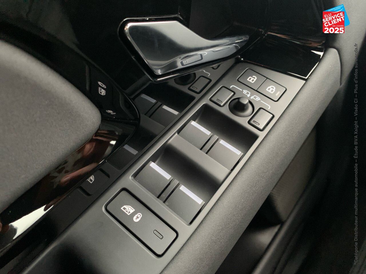 Véhicule d'occasion LAND-ROVER RANGE ROVER EVOQUE 1.5 P300E 309CH DYNAMIC SE chez BMW Besançon