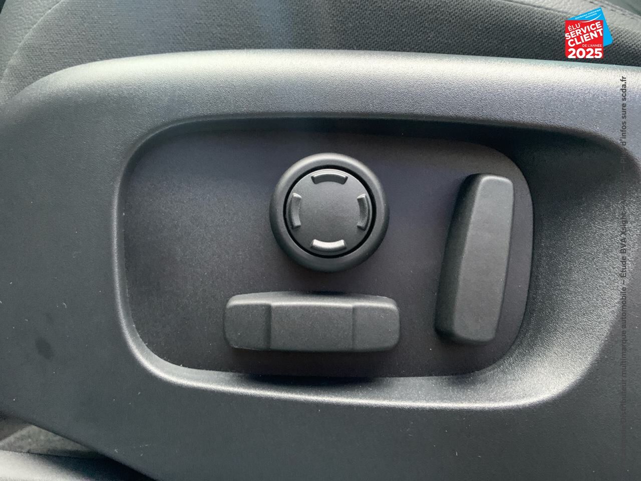 Véhicule d'occasion LAND-ROVER RANGE ROVER EVOQUE 1.5 P300E 309CH DYNAMIC SE chez BMW Besançon