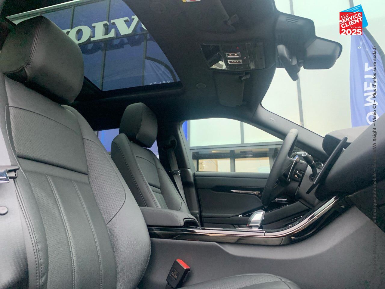 Véhicule d'occasion LAND-ROVER RANGE ROVER EVOQUE 1.5 P300E 309CH DYNAMIC SE chez BMW Besançon