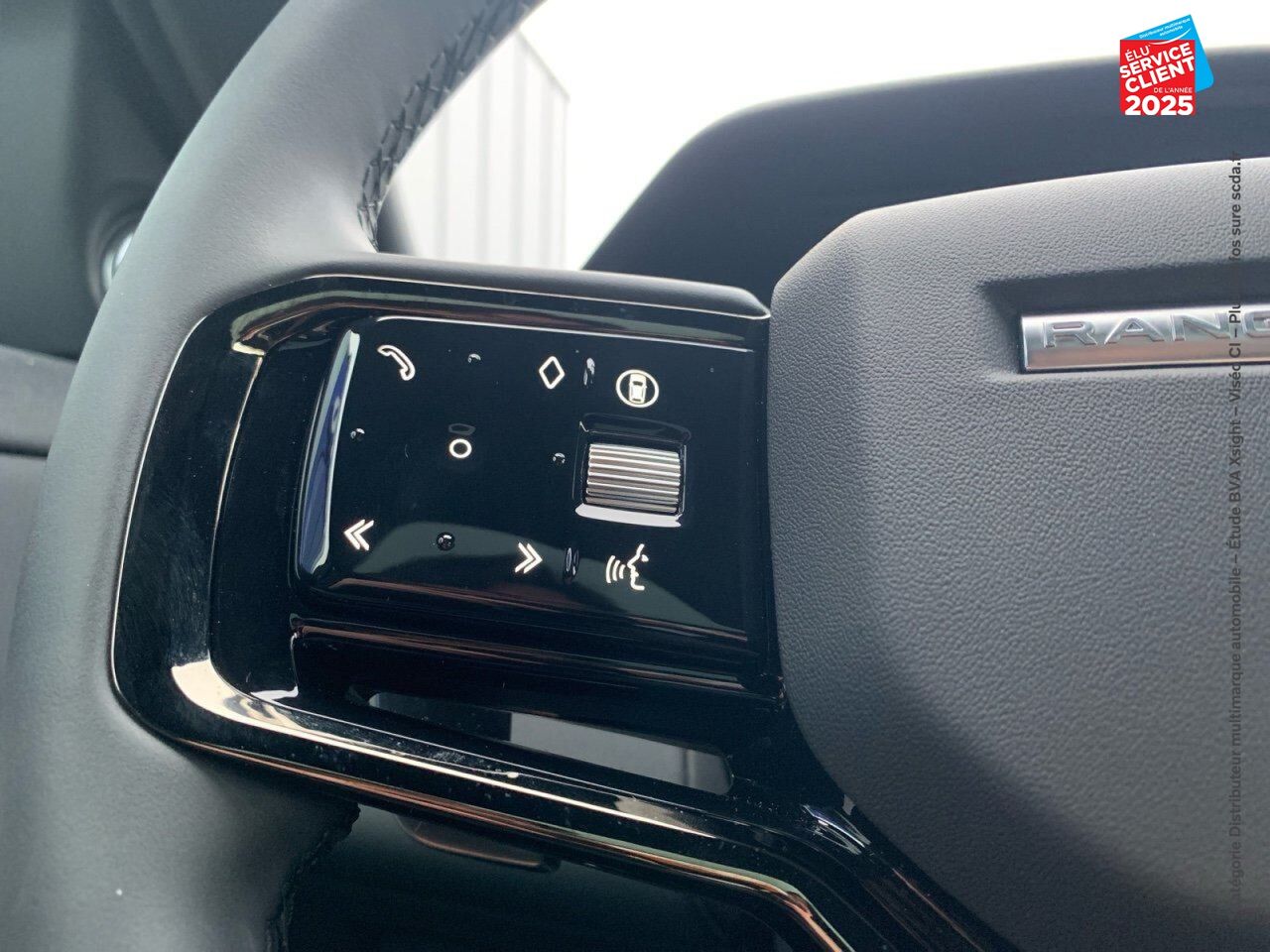 Véhicule d'occasion LAND-ROVER RANGE ROVER EVOQUE 1.5 P300E 309CH DYNAMIC SE chez BMW Besançon