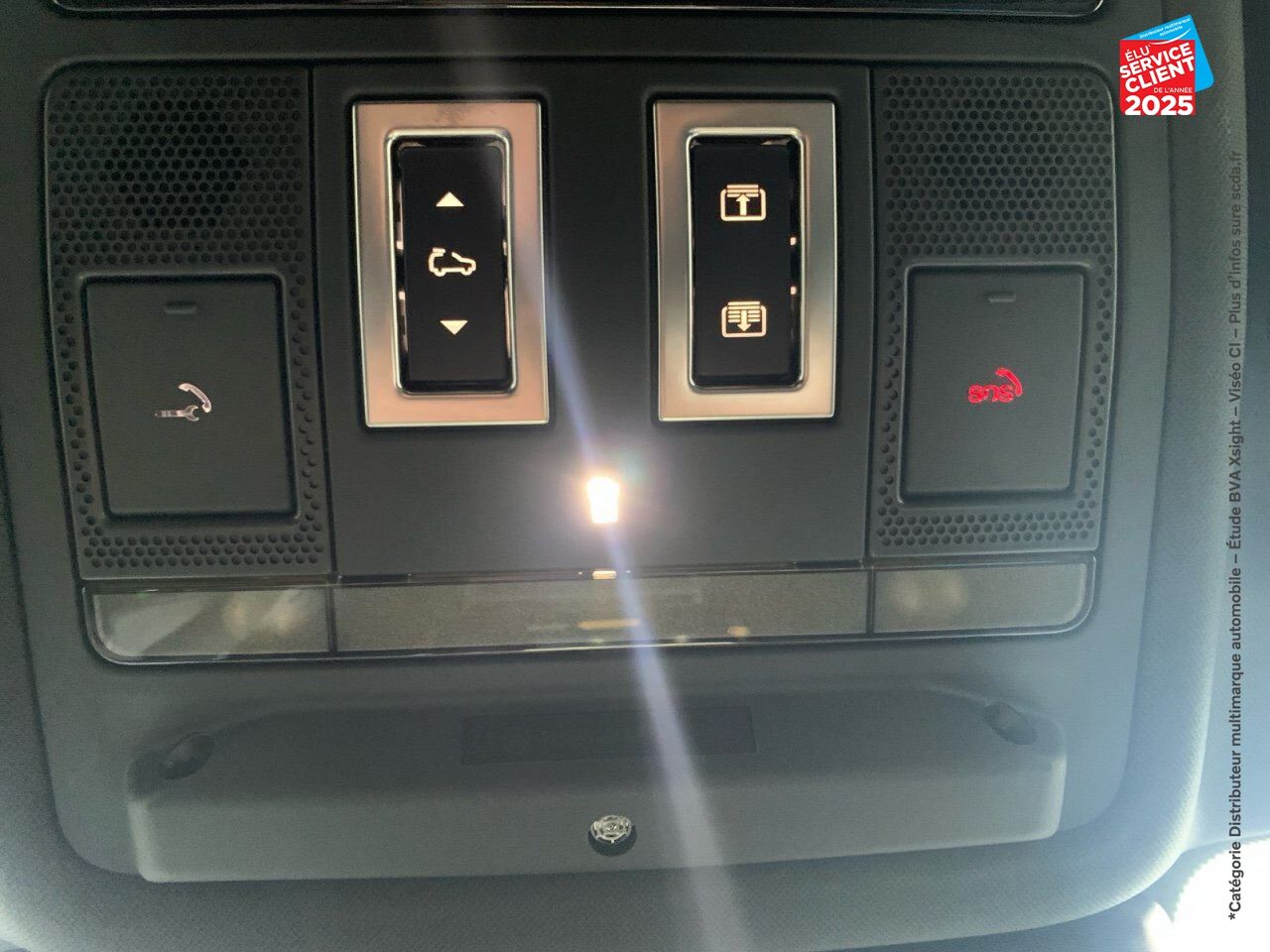Véhicule d'occasion LAND-ROVER RANGE ROVER EVOQUE 1.5 P300E 309CH DYNAMIC SE chez BMW Besançon