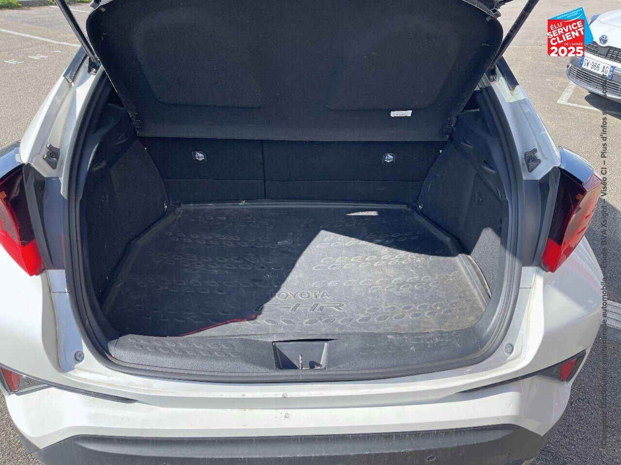 Véhicule d'occasion TOYOTA C-HR 184H GR-SPORT 2WD E-CVT MY20 SIEGES CHAUF CAMERA CARPLAY chez Toyota Longwy