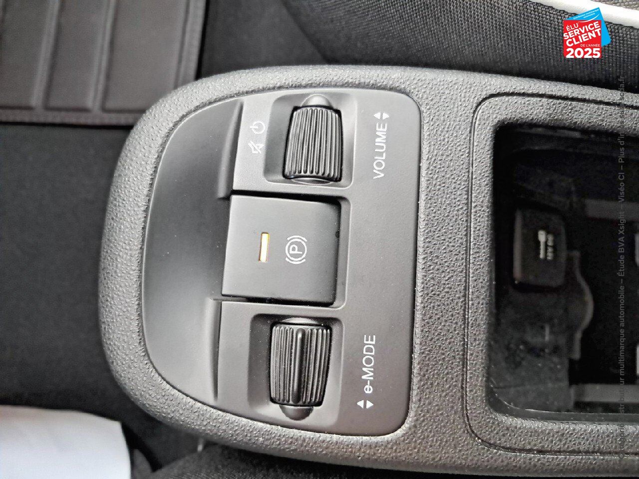 Véhicule d'occasion FIAT 500 E 118CH PACK CONFORT STYLE TECH SIEGES CHAUF chez Renault Sélestat