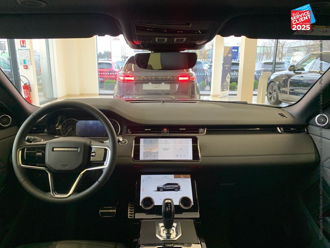 Véhicule d'occasion LAND-ROVER RANGE ROVER EVOQUE 2.0 P 200CH FLEX FUEL R-DYNAMIC SE AWD BVA MARK III chez Volvo Epernay