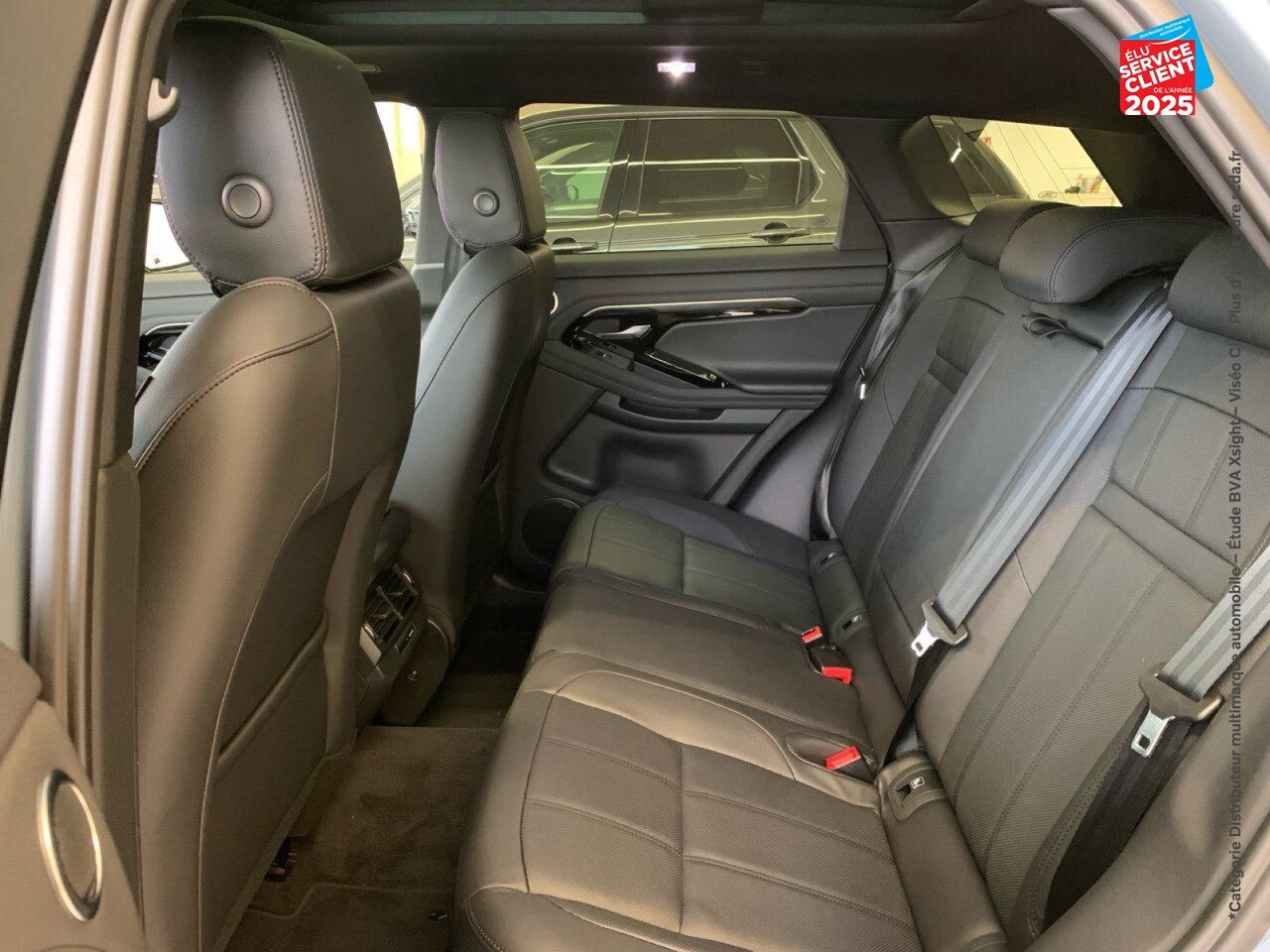 Véhicule d'occasion LAND-ROVER RANGE ROVER EVOQUE 2.0 P 200CH FLEX FUEL R-DYNAMIC SE AWD BVA MARK III chez Volvo Epernay