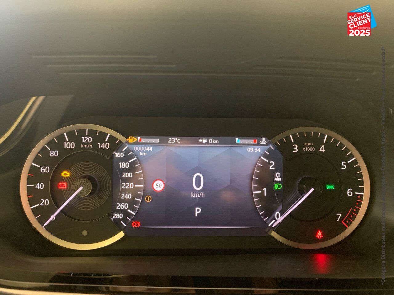 Véhicule d'occasion LAND-ROVER RANGE ROVER EVOQUE 2.0 P 200CH FLEX FUEL R-DYNAMIC SE AWD BVA MARK III chez Volvo Epernay