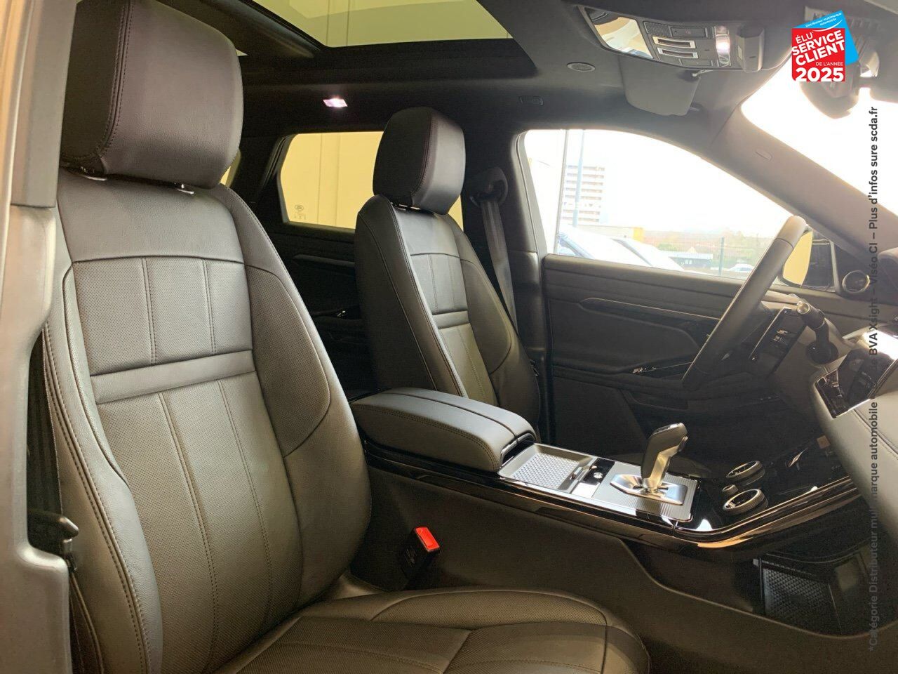 Véhicule d'occasion LAND-ROVER RANGE ROVER EVOQUE 2.0 P 200CH FLEX FUEL R-DYNAMIC SE AWD BVA MARK III chez Volvo Epernay