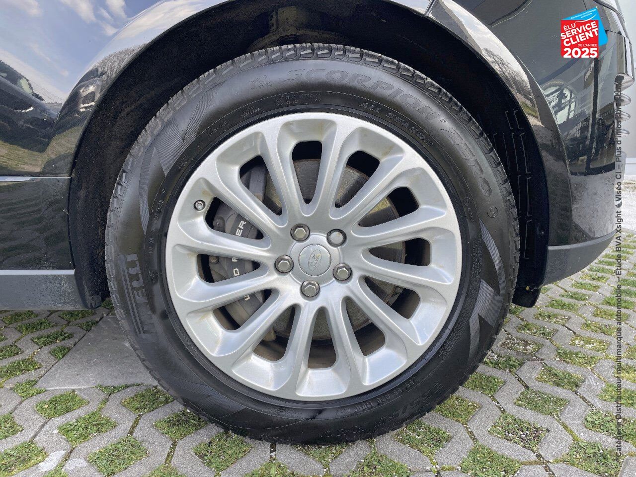 Véhicule d'occasion LAND-ROVER RANGE ROVER 2.0 P400E 404CH VOGUE SWB MARK IX chez Renault Saint-Louis