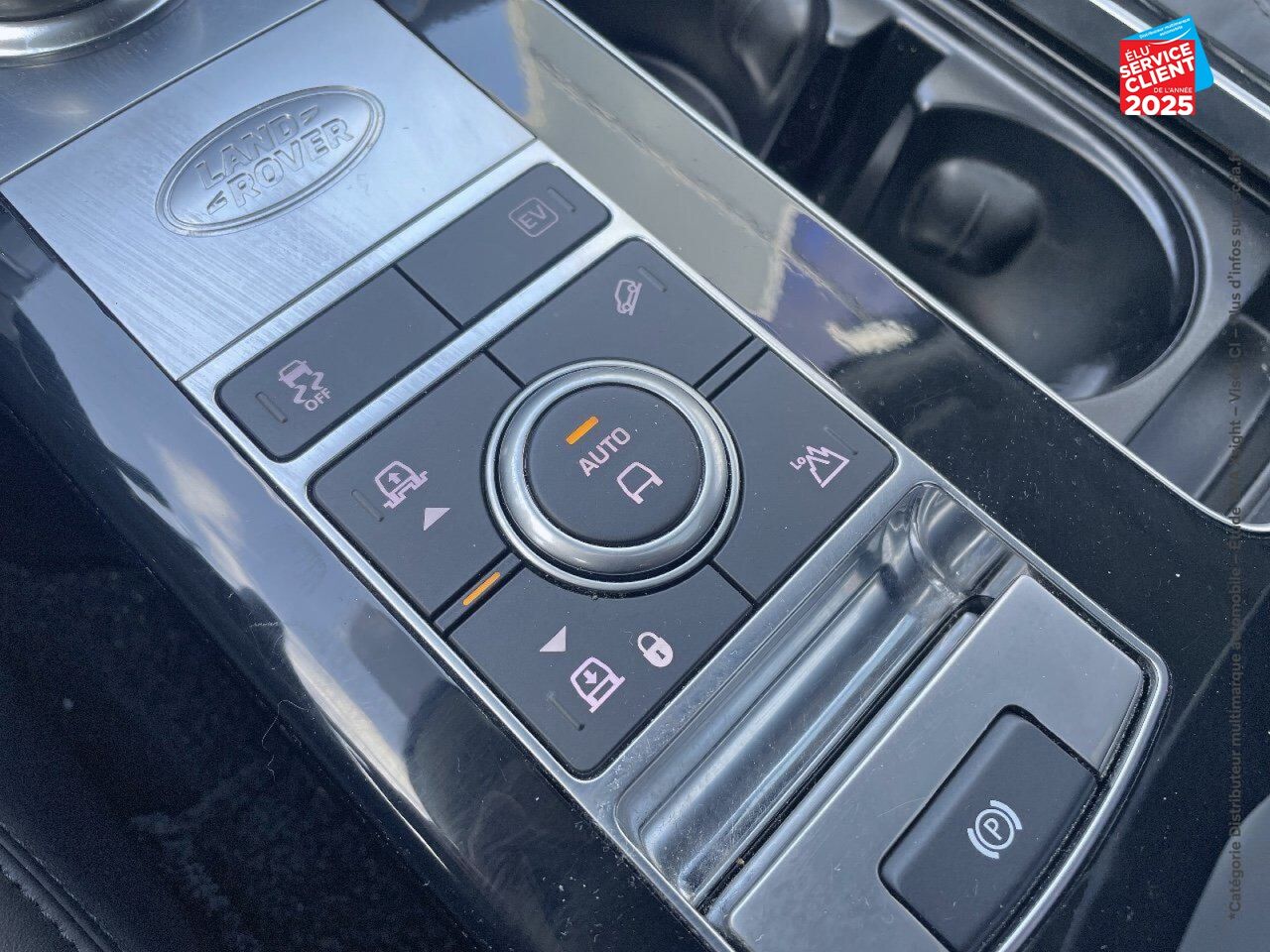 Véhicule d'occasion LAND-ROVER RANGE ROVER 2.0 P400E 404CH VOGUE SWB MARK IX chez Renault Saint-Louis