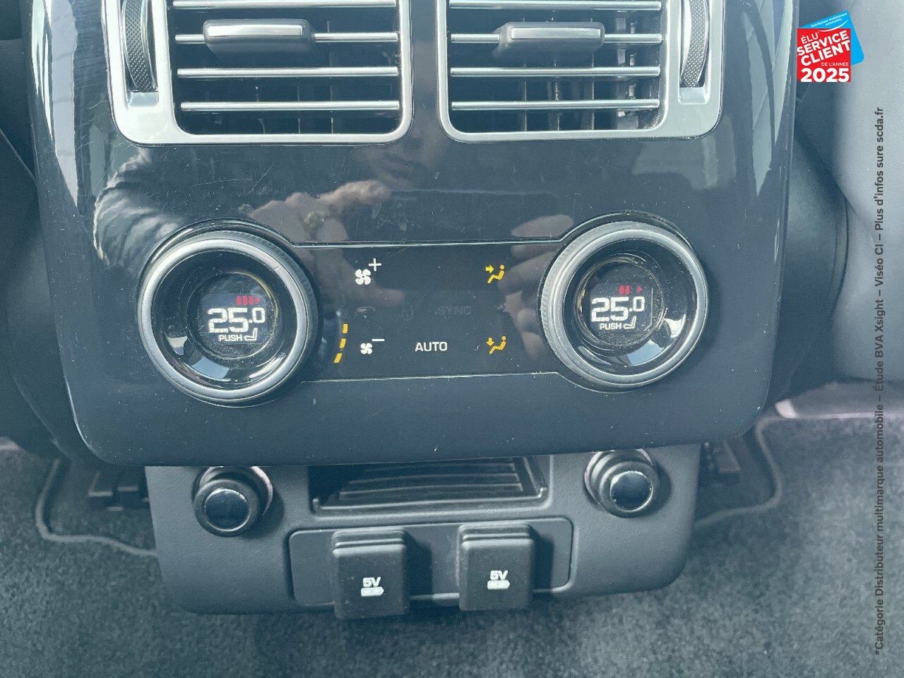 Véhicule d'occasion LAND-ROVER RANGE ROVER 2.0 P400E 404CH VOGUE SWB MARK IX chez Renault Saint-Louis