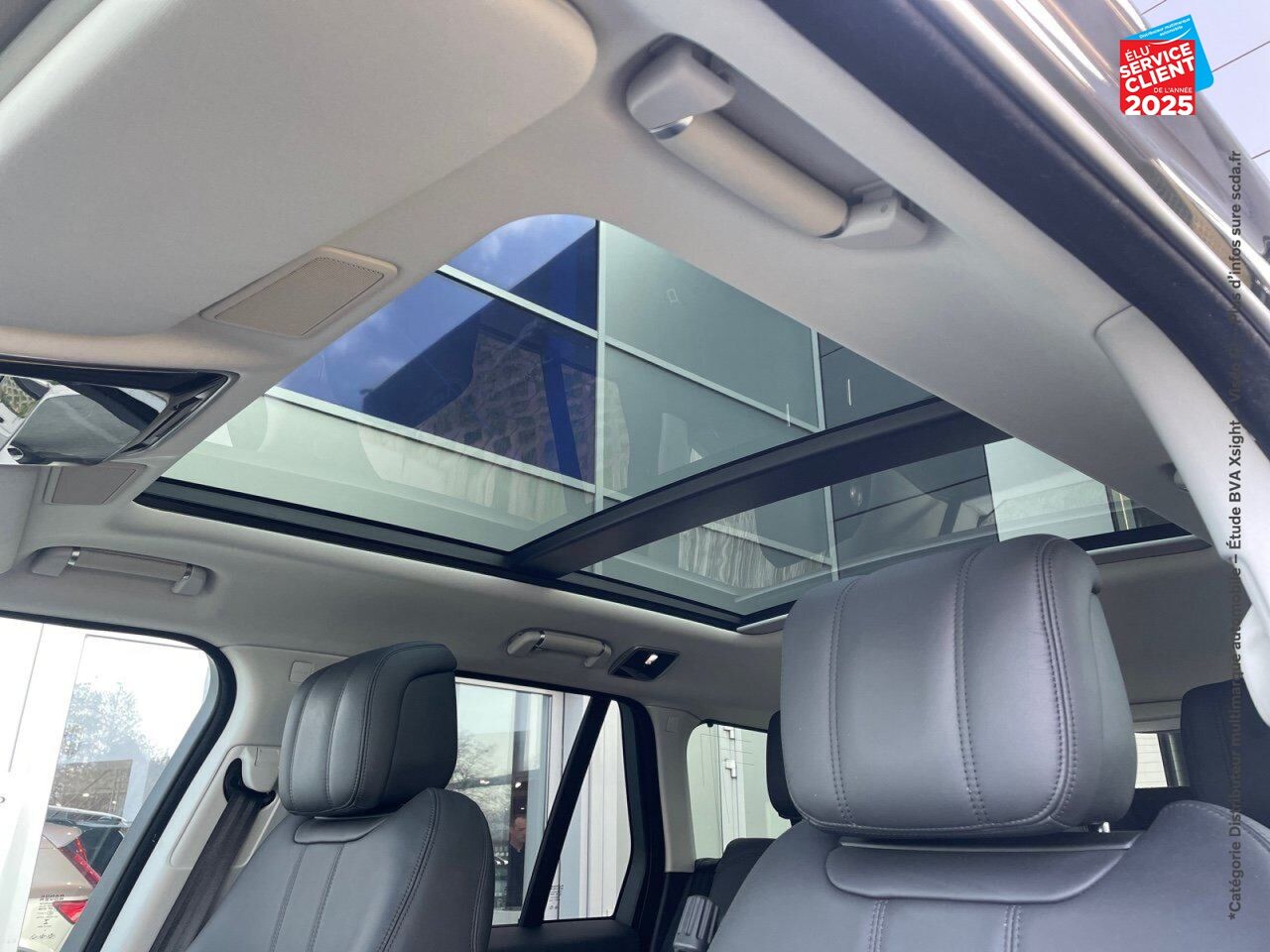 Véhicule d'occasion LAND-ROVER RANGE ROVER 2.0 P400E 404CH VOGUE SWB MARK IX chez Renault Saint-Louis