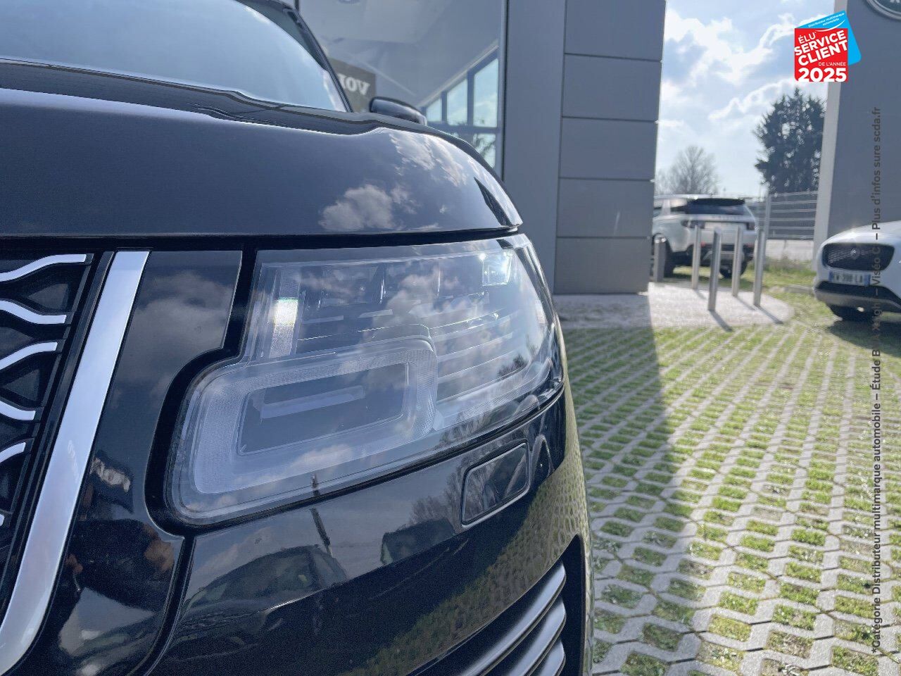 Véhicule d'occasion LAND-ROVER RANGE ROVER 2.0 P400E 404CH VOGUE SWB MARK IX chez Renault Saint-Louis