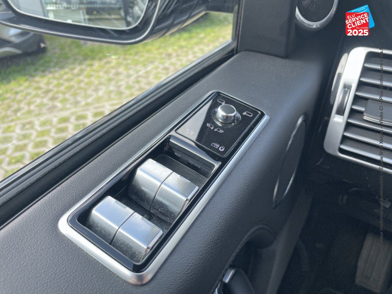 Véhicule d'occasion LAND-ROVER RANGE ROVER 2.0 P400E 404CH VOGUE SWB MARK IX chez Renault Saint-Louis