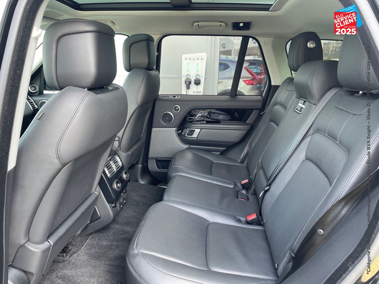 Véhicule d'occasion LAND-ROVER RANGE ROVER 2.0 P400E 404CH VOGUE SWB MARK IX chez Renault Saint-Louis