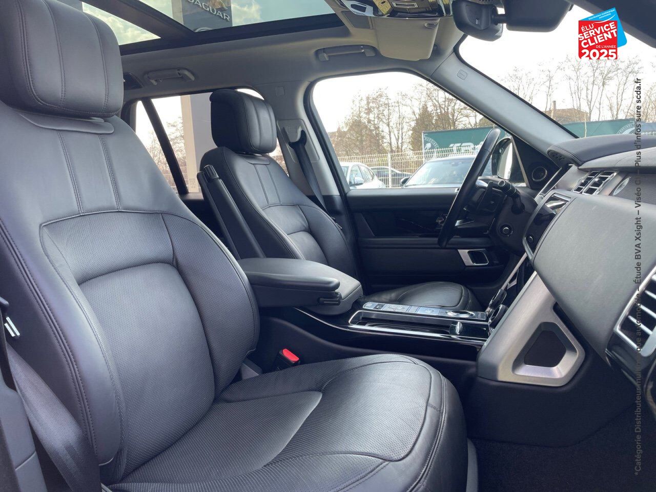 Véhicule d'occasion LAND-ROVER RANGE ROVER 2.0 P400E 404CH VOGUE SWB MARK IX chez Renault Saint-Louis