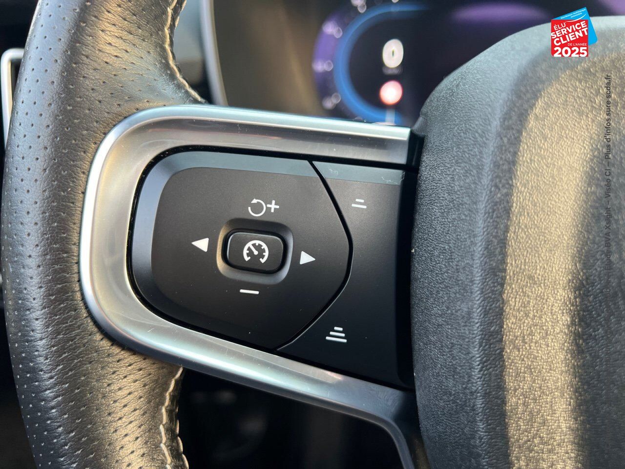 Véhicule d'occasion VOLVO XC40 P8 AWD 408CH R-DESIGN EDT chez Le Veodrome