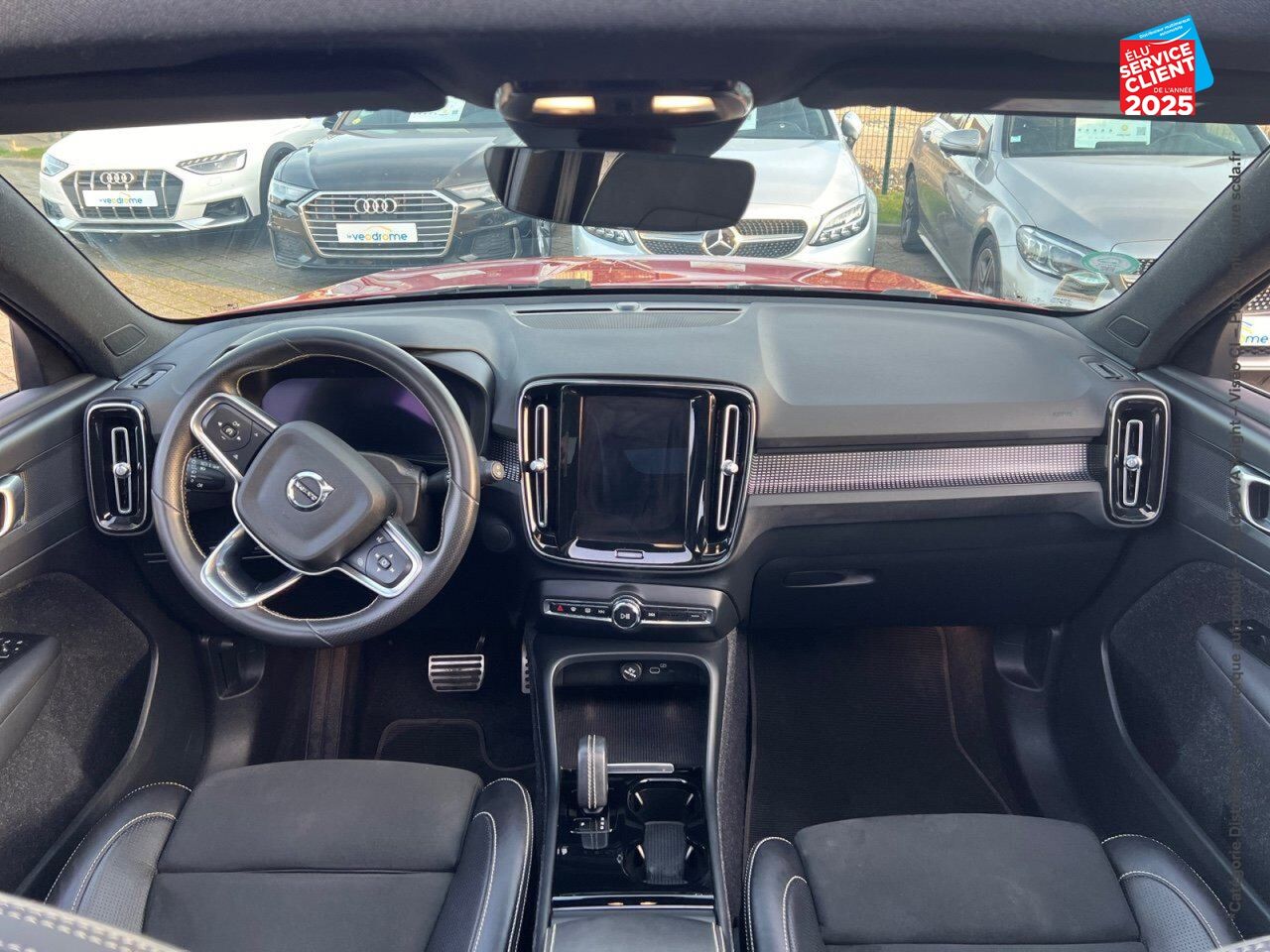 Véhicule d'occasion VOLVO XC40 P8 AWD 408CH R-DESIGN EDT chez Le Veodrome