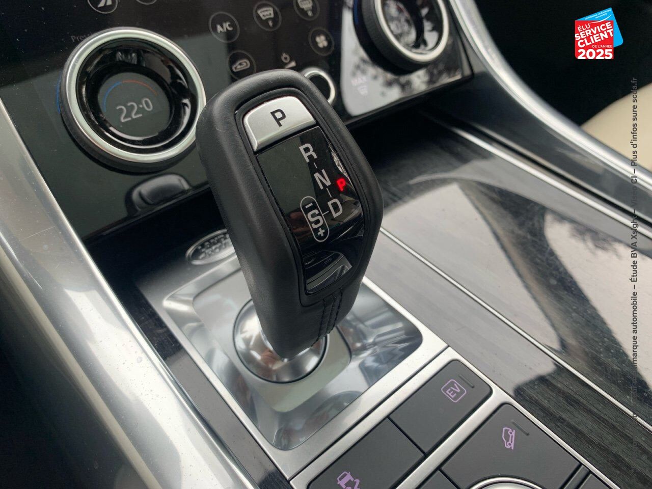 Véhicule d'occasion LAND-ROVER RANGE ROVER SPORT 2.0 P400E 404CH HSE DYNAMIC MARK VII chez BMW Besançon