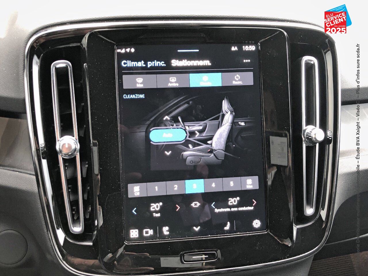 Véhicule d'occasion VOLVO XC40 RECHARGE EXTENDED RANGE 252CH PLUS chez Volvo Epernay