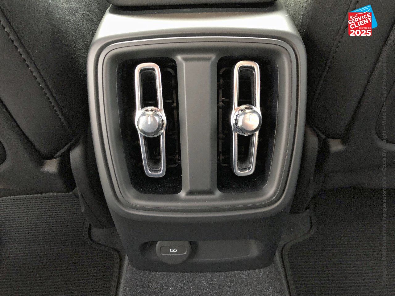 Véhicule d'occasion VOLVO XC40 RECHARGE EXTENDED RANGE 252CH PLUS chez Volvo Epernay