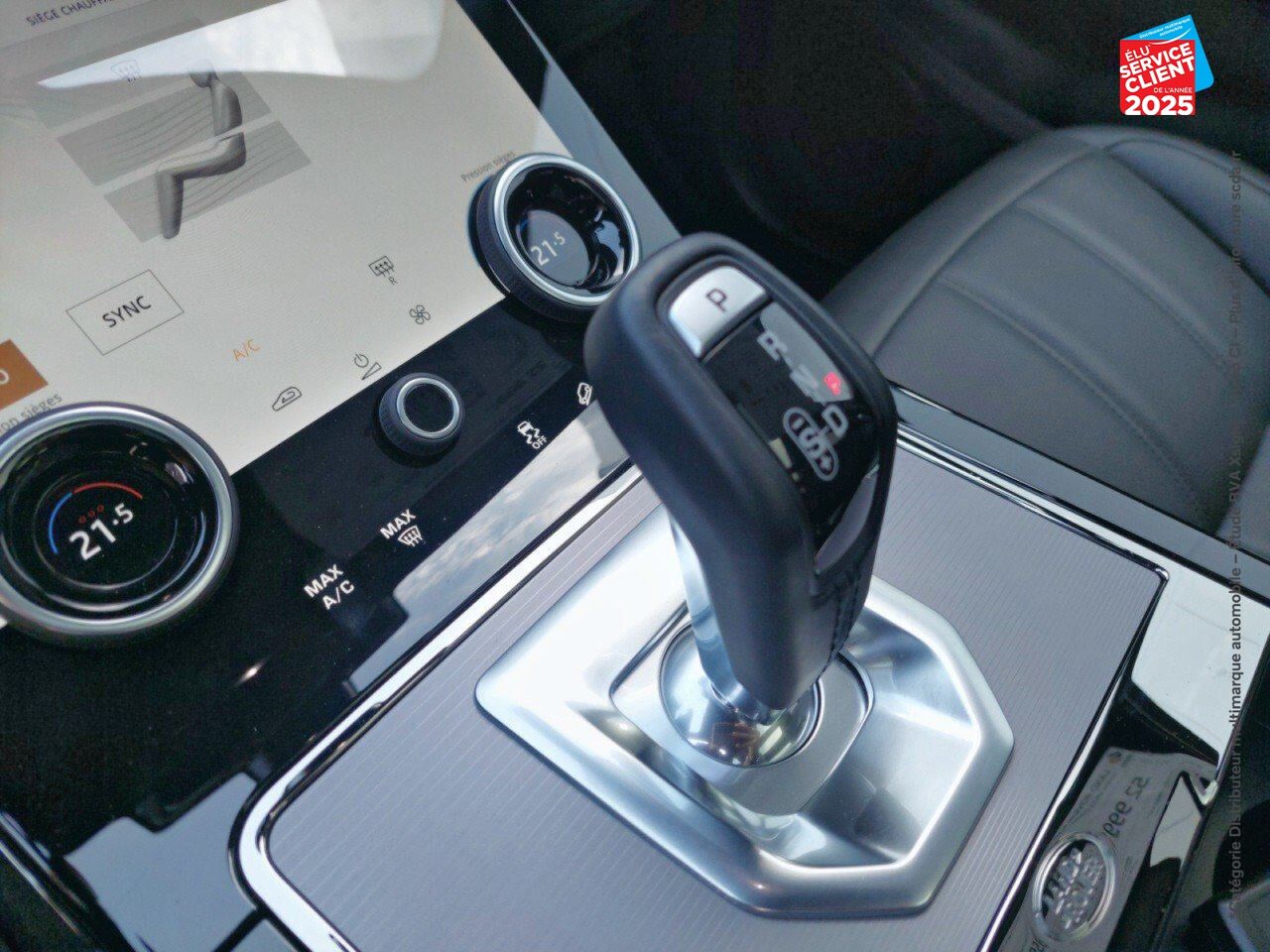 Véhicule d'occasion LAND-ROVER RANGE ROVER EVOQUE 1.5 P300E 309CH R-DYNAMIC SE AWD BVA 11CV chez Land Rover Metz