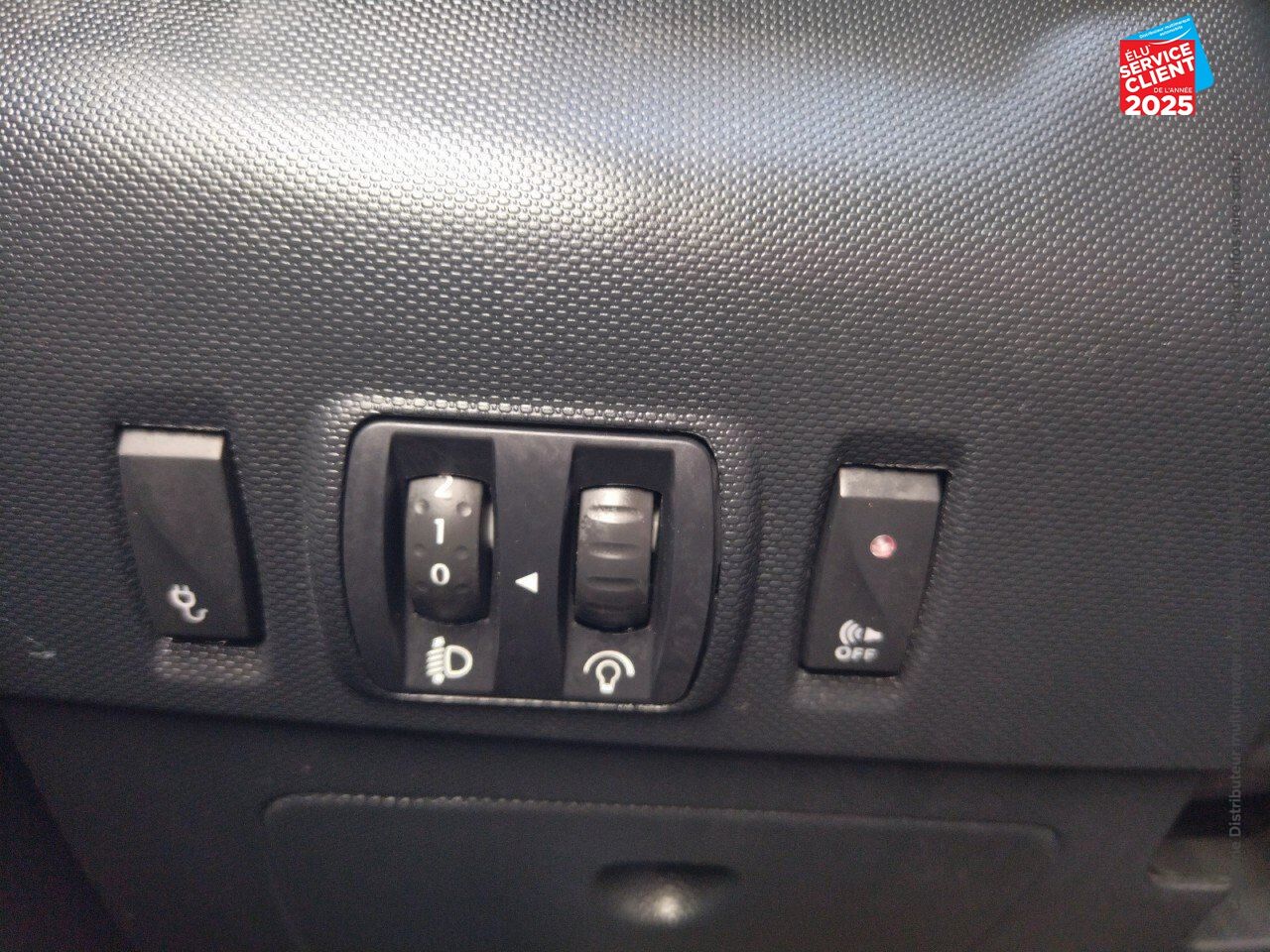 Véhicule d'occasion RENAULT ZOE STAR WARS CHARGE NORMALE R90 chez BMW Pontarlier