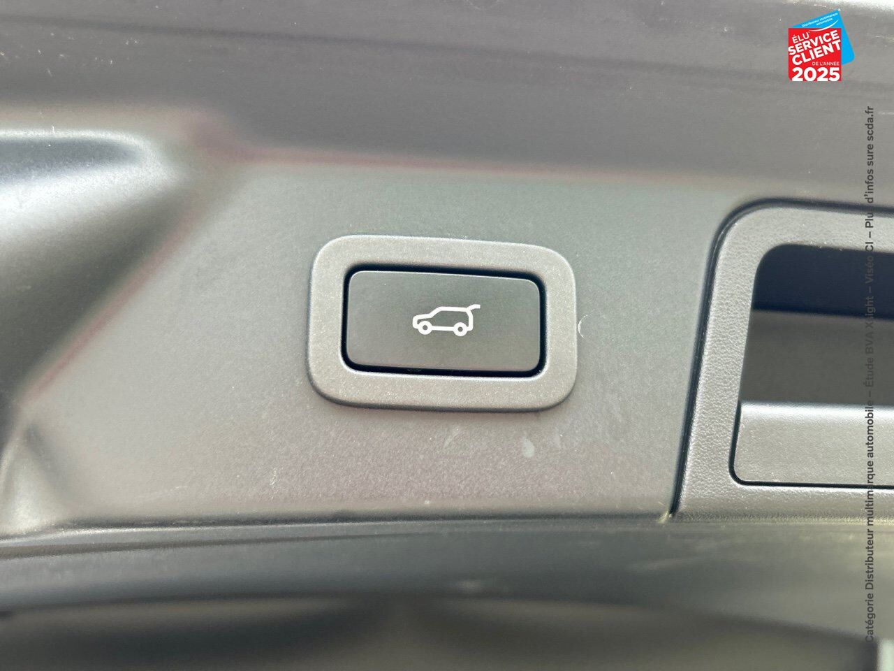 Véhicule d'occasion LAND-ROVER RANGE ROVER VELAR 2.0D 240CH R-DYNAMIC SE AWD BVA chez Hyundai Chalons